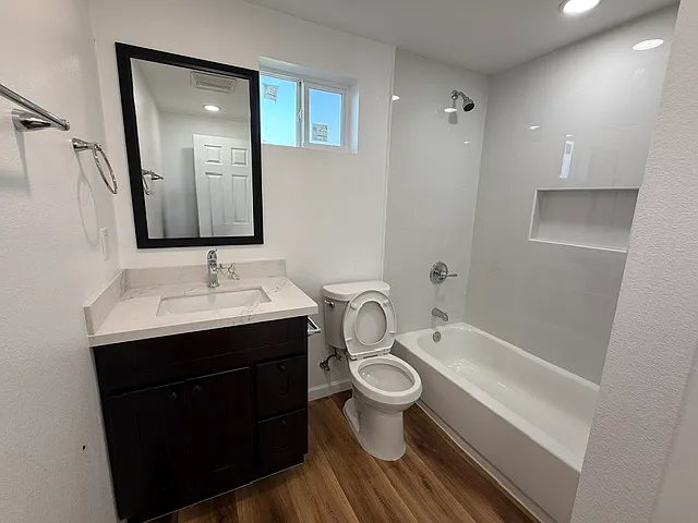 8004 Towne Ave — Photo 5
