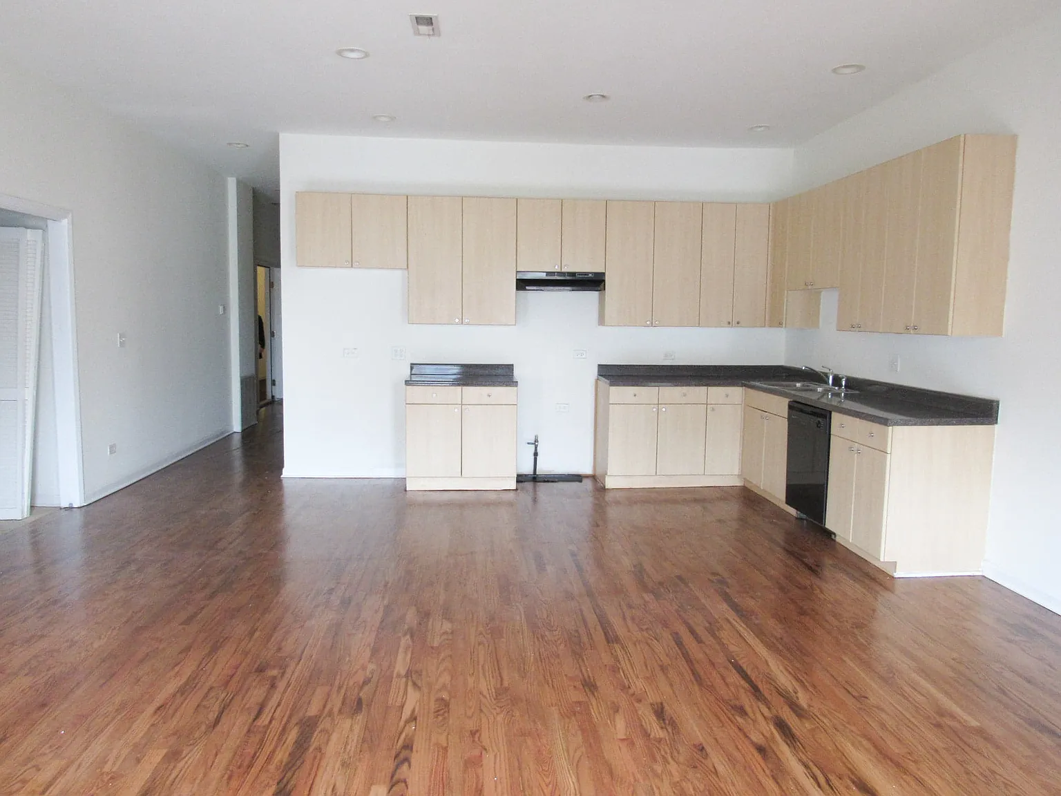 2 bed, 1100 sqft, $2,395 — Photo 1