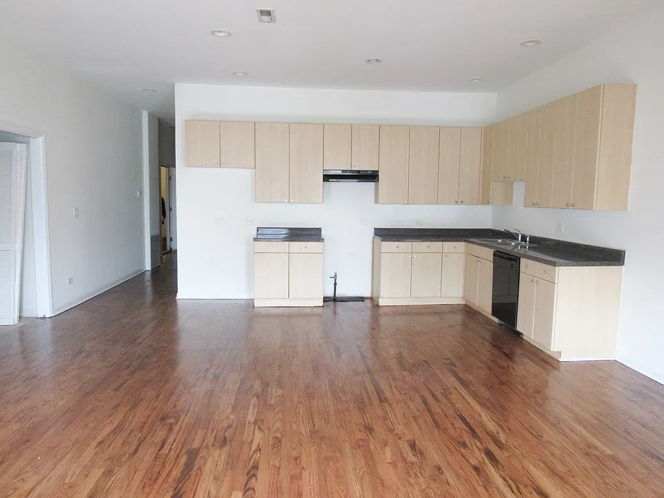 2340 N Milwaukee Ave #2