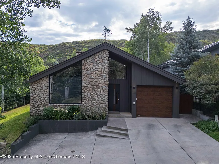 432 Fairway Dr — Photo 5