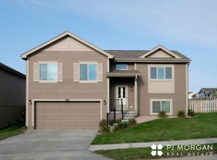 8228 N 147th St, Bennington, NE 68007