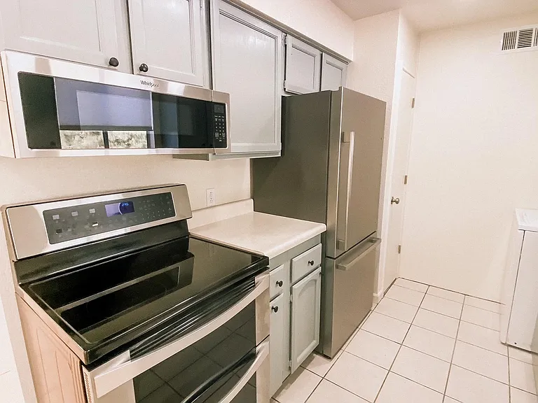 4215 Calle Barona #B — Photo 28