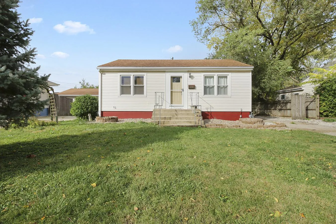 402 Brookwood Dr photo 1