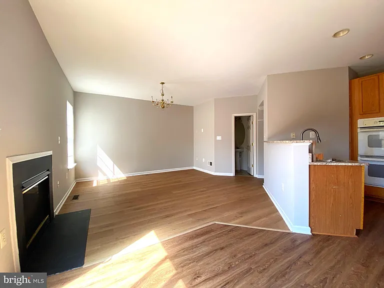 1124 Hampton St — Photo 10