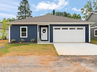 16 Summer Breeze Dr, Clyde, NC 28721