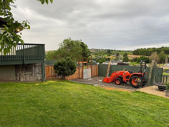 Back yard pool entrance
