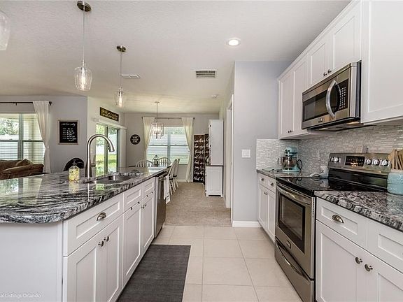 4th image of 820 Parkmore Dr