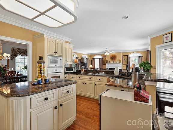 5th image of 1004 Brockman Rd