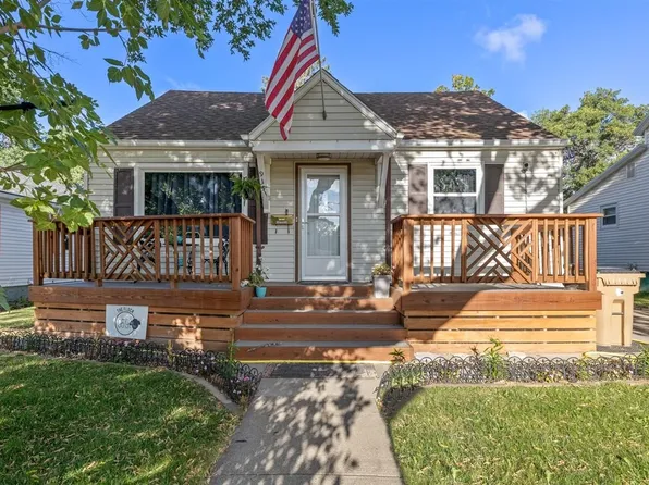 915 11th St NW, Minot, ND 58703