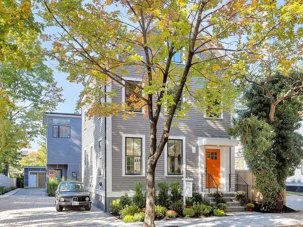 118 Holworthy St #118, Cambridge, MA 02138