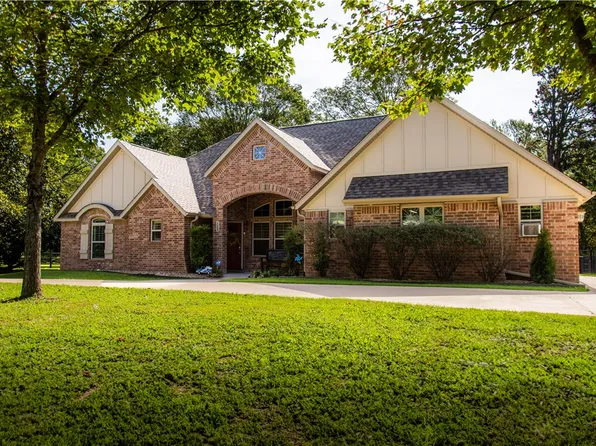 303 S Garrett St, Siloam Springs, AR 72761