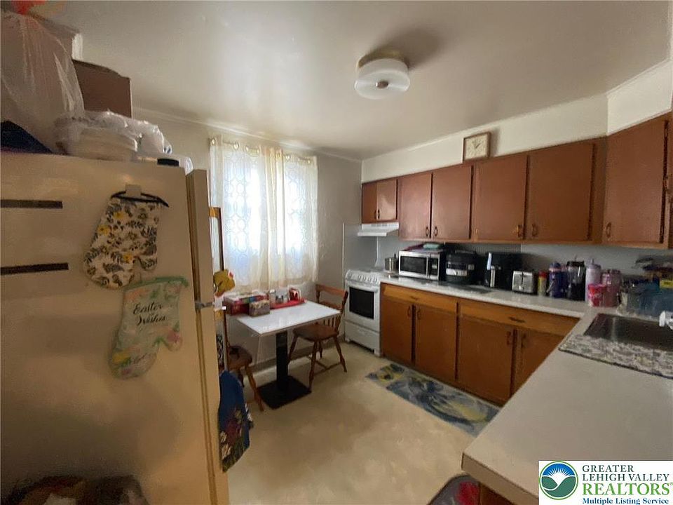 2nd image of 569-571 Chestnut St