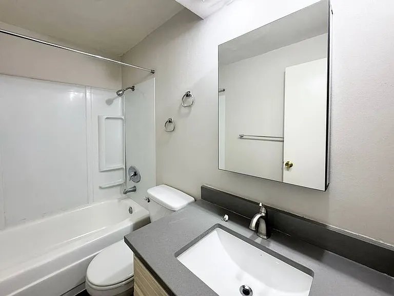 1103C W 6th Ave — Photo 17