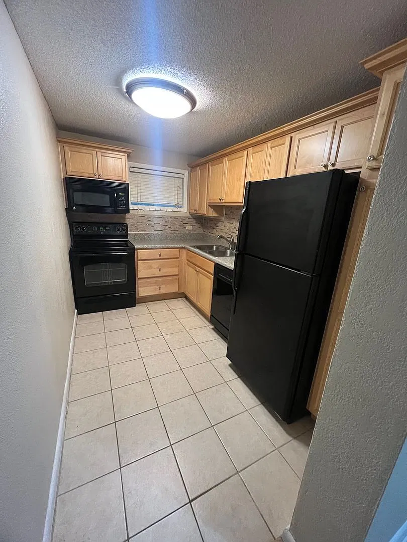 1 bedroom apartment with study! — Photo 4