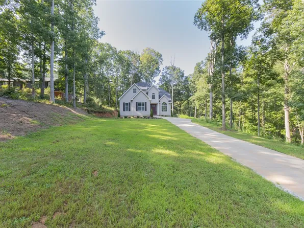 221 Robinwood Ln, Pelzer, SC 29669