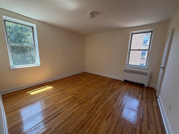 4th image of 14350 Barclay Ave APT 6G