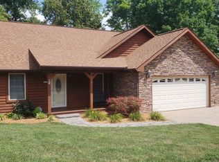 177 Fannys Creek Dr, Burkesville, KY 42717