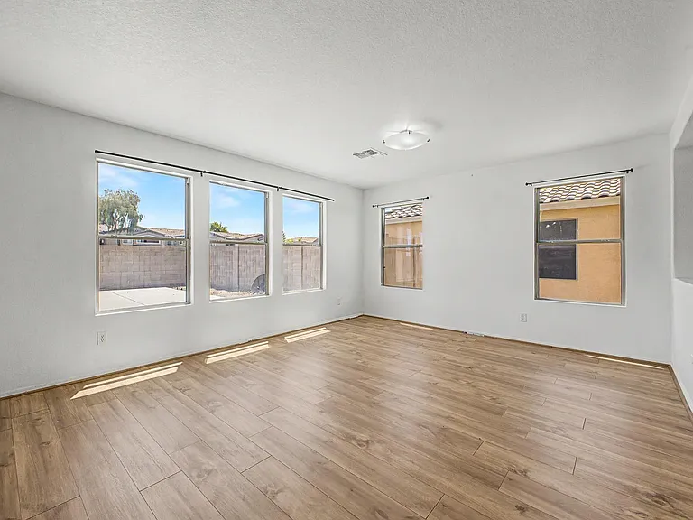 559 W Viola St — Photo 12