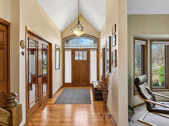5th image of 4424 Camelot Dr