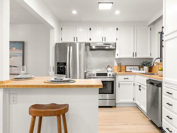 4th image of 574 Spinnaker Ct