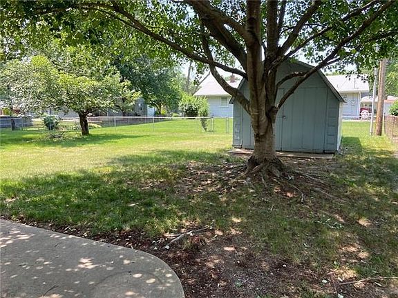 5th image of 802 N Pawnee Ave