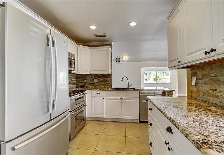 9387 Richmond Cir — Photo 4