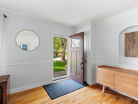 3rd image of 1652 Beaver Ave