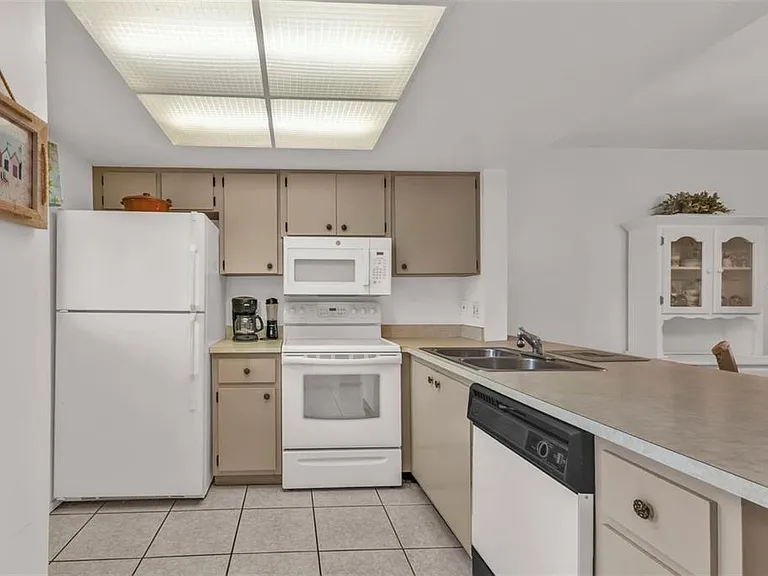25225 Rampart Blvd #1606 — Photo 8