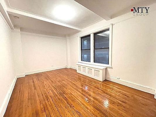 2nd image of 155 E 52nd St APT 3H