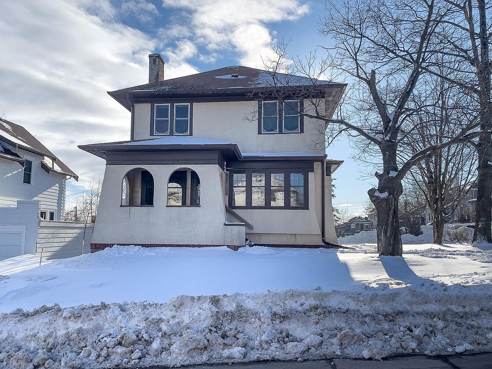 1st image of 629 N 19th Ave E