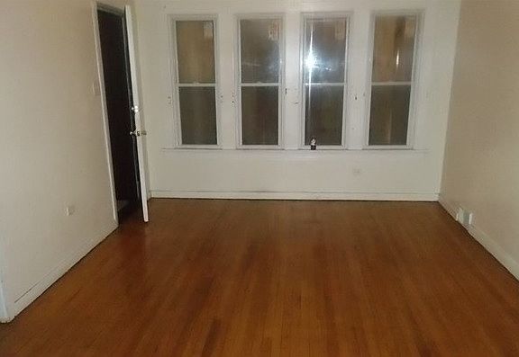 4th image of 12022 S La Salle St