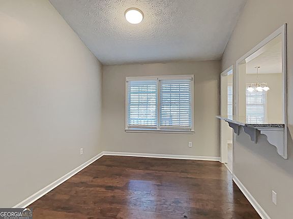 2nd image of 252 Bridge Pl