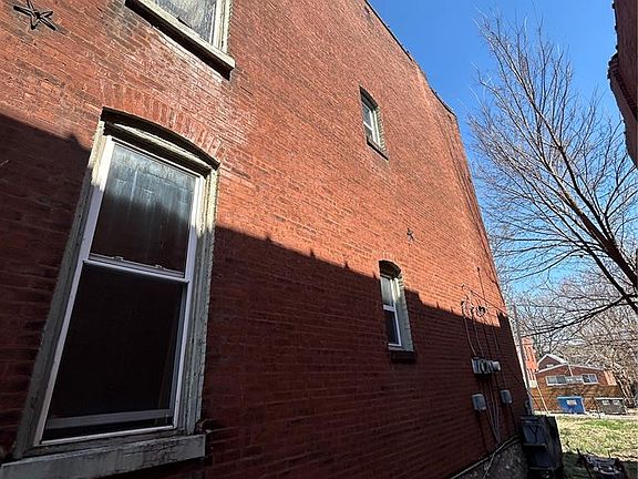 4th image of 2842-44 Iowa Ave