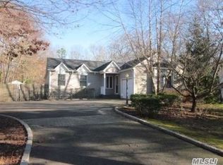 94 W End Ave, Shirley, NY 11967
