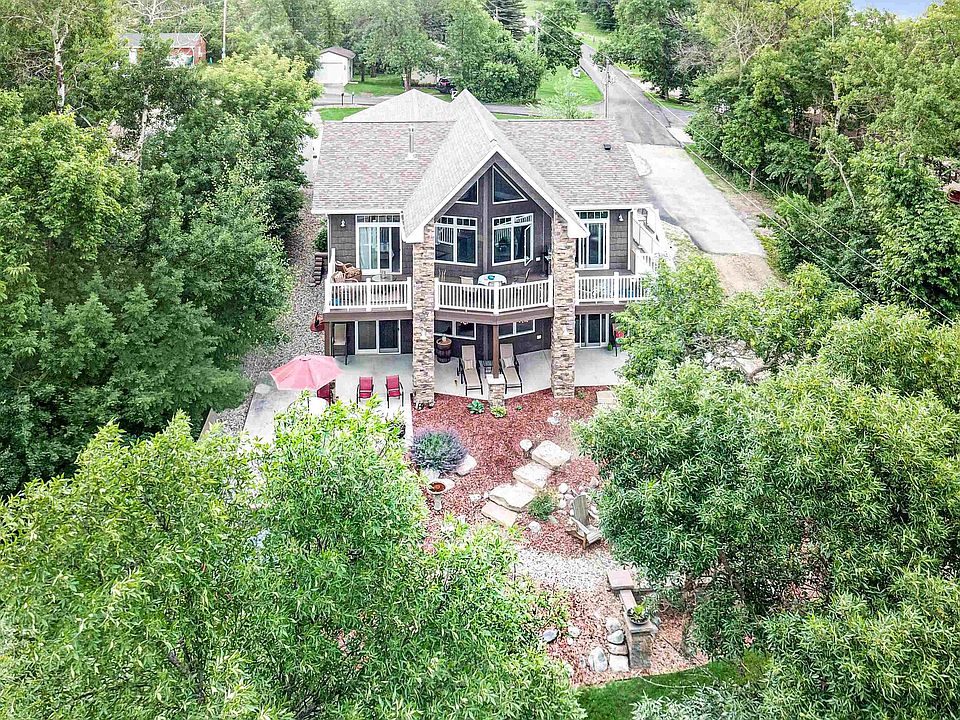 1st image of 412 Longview Rd W