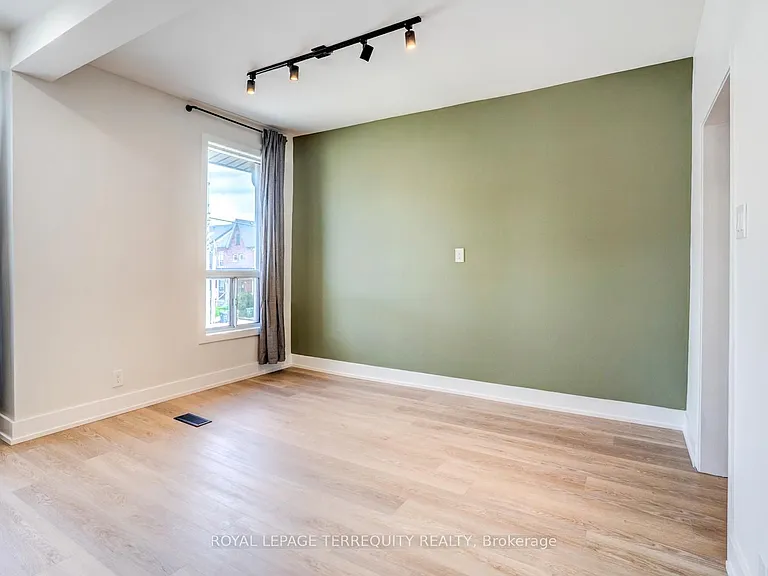 743 Gerrard St E #UPPER — Photo 2
