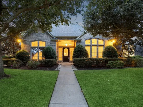 8315 Thornridge Dr, North Richland Hills, TX 76182