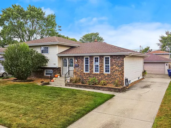 9320 Parkway Dr, Highland, IN 46322