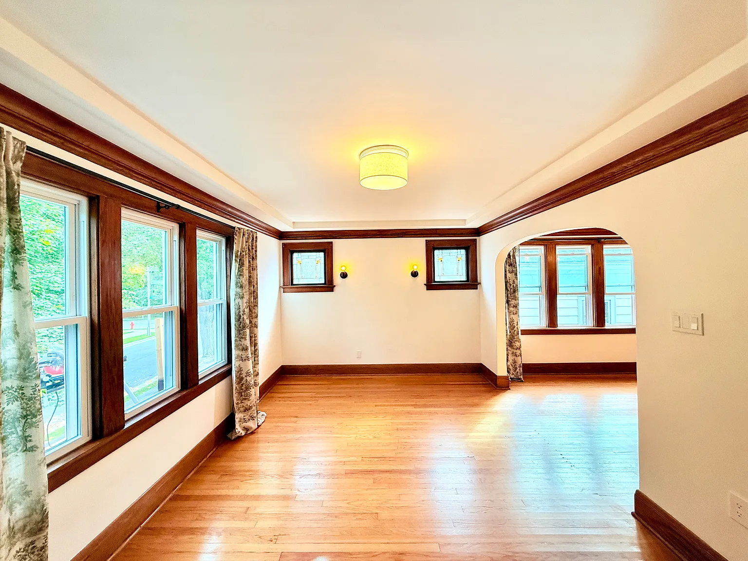 2 bed, 1100 sqft, $1,750 — Photo 2