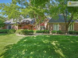 10307 Howe Ln, Leawood, KS 66206