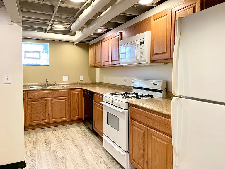 156 N Worth St — Photo 23