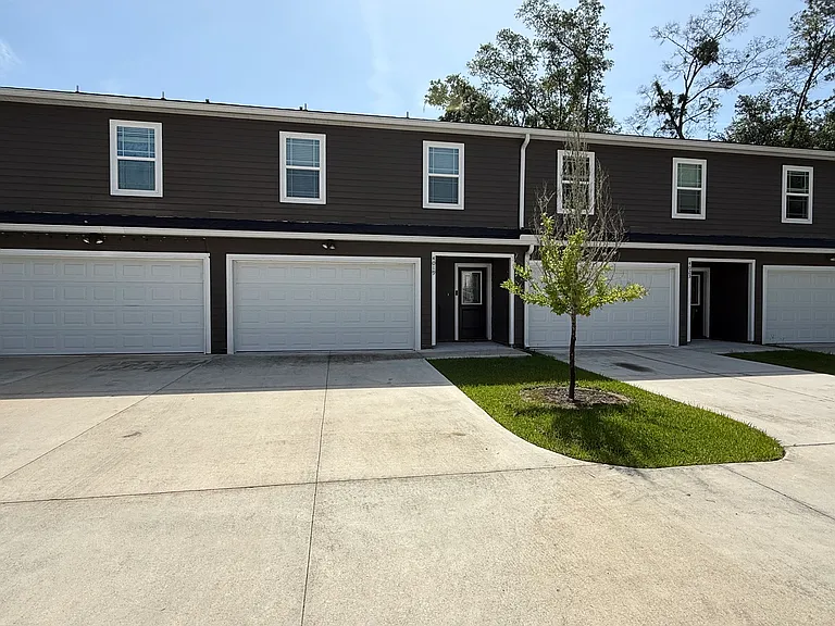 4019 Pine Hill Point #1 — Photo 1