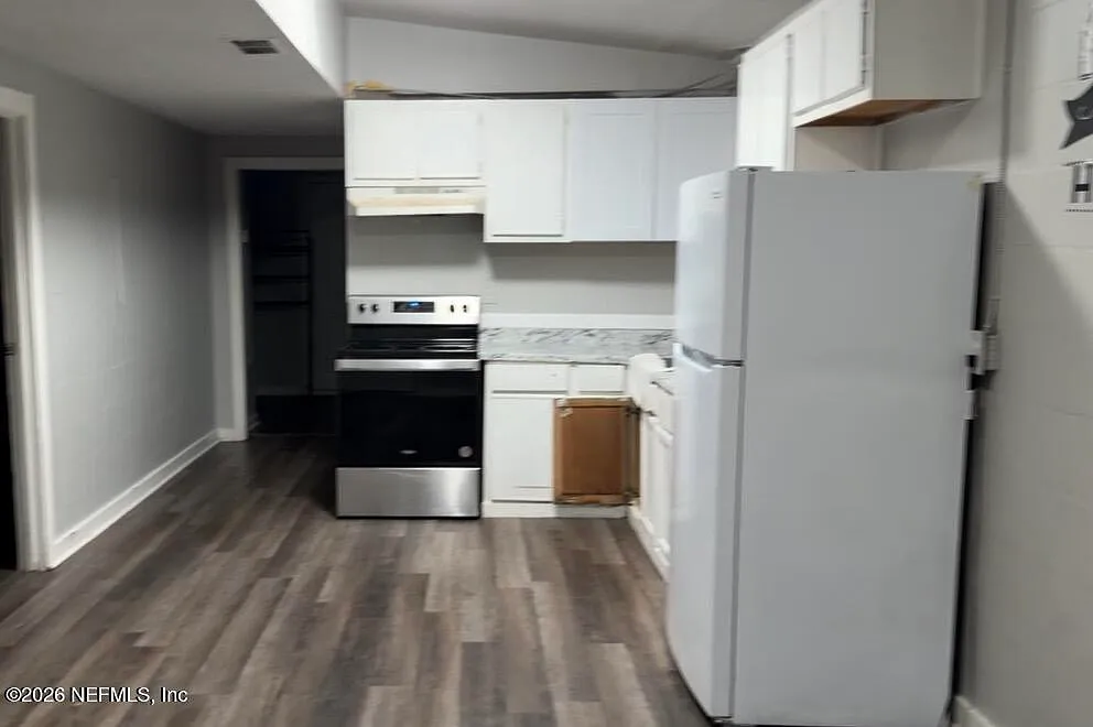 2 bed, 1.0 bath, 720 sqft, $975 — Photo 2