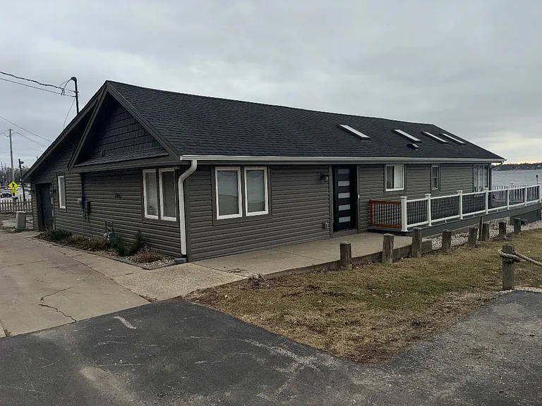7405 Lake Shore Dr — Photo 2