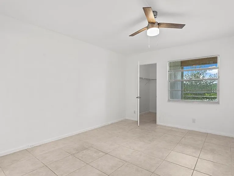 2044 Hythe Pl #C — Photo 22