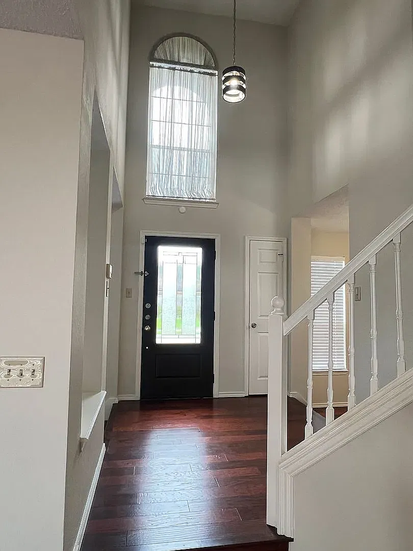 4 bed, 2668 sqft, $2,800 — Photo 2