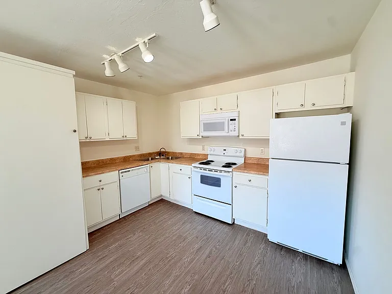 Cedar Creek Apartment Homes — Photo 3