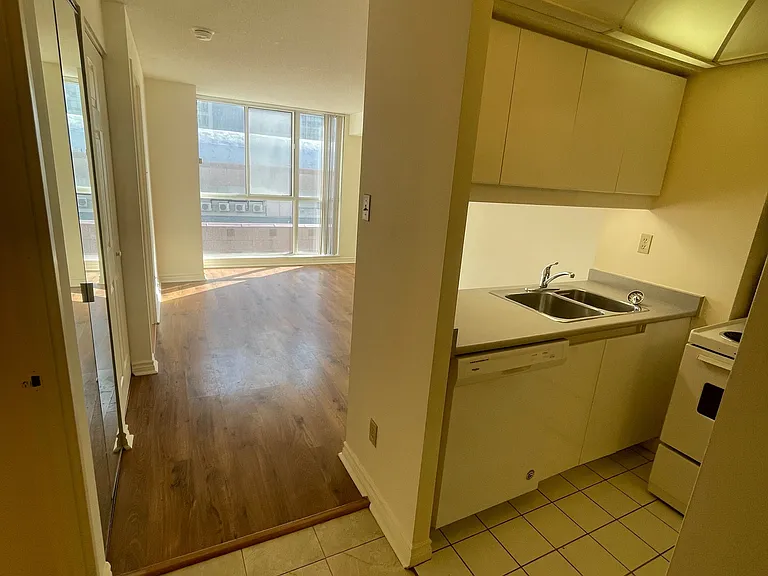 736 Bay St #1809 — Photo 2