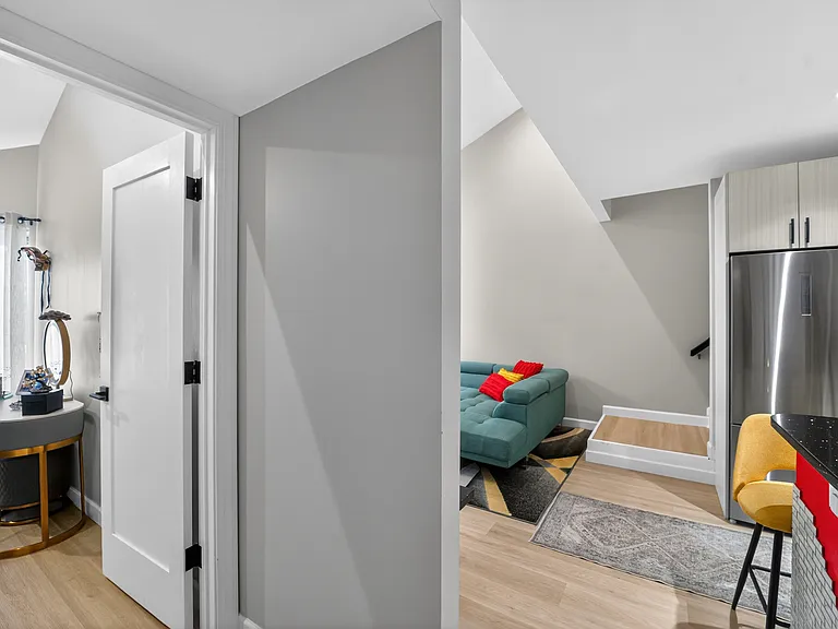 78 Mayfield Rd — Photo 25