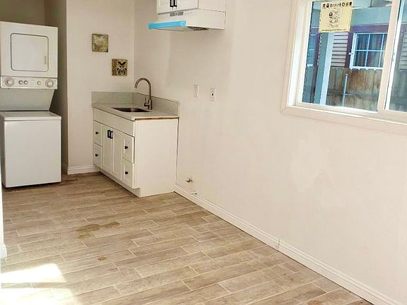 3rd image of 2532 N Arrowhead Ave #B